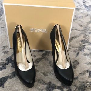 Michael Kors Hamilton Pump